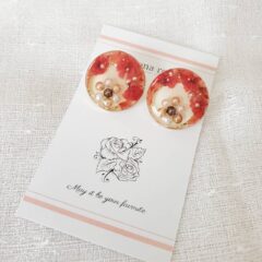 お花ピアスが主役