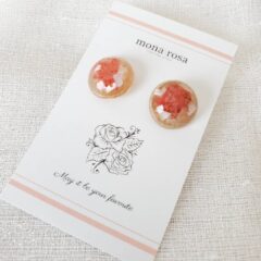 小さな薔薇のピアス