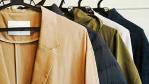 ジャケット、下、何着る