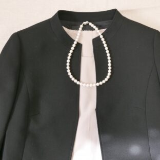 【解説】ジャケットの下に何着るかでセンスが決まる！